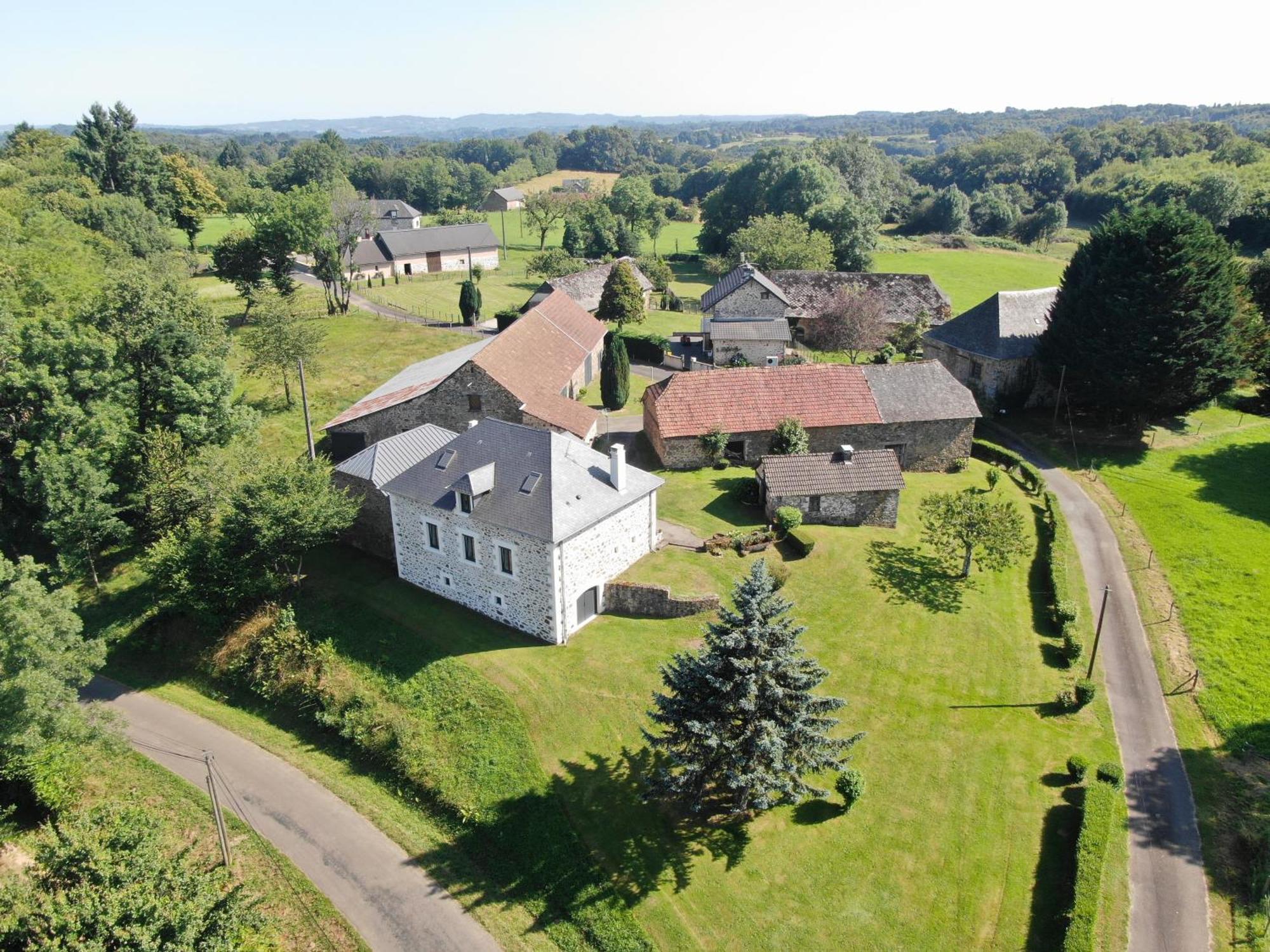 Maison Dans Ancien Corps De Ferme 4 A 6 Personnes Saint-Clement  Buitenkant foto